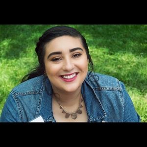 Meet your Posher, Selena